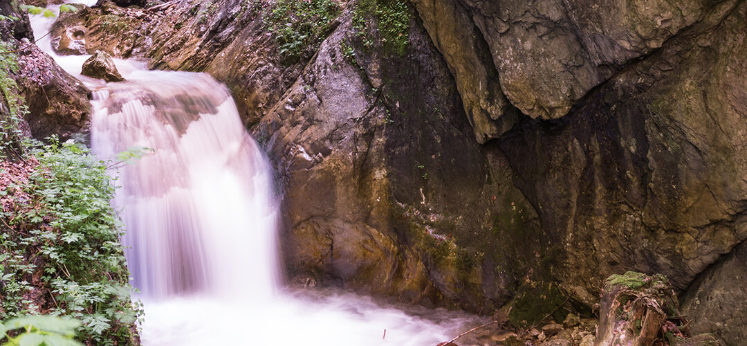 Wasserfall in einer Klamm